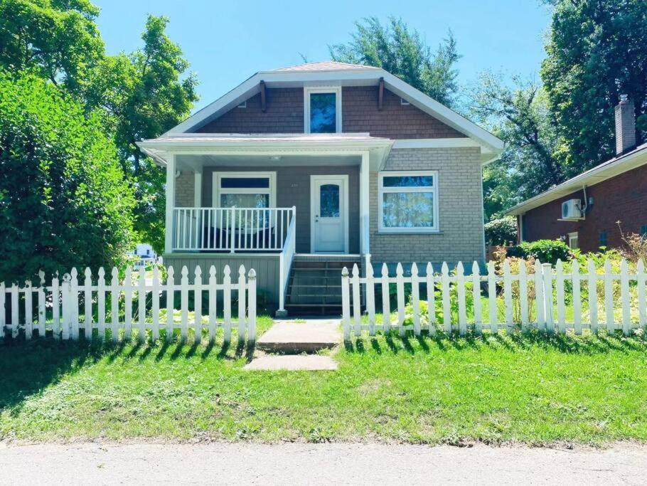 Hébergement de vacances New & Cozy Getaway. 7 Mins From The Falls Niagara Falls