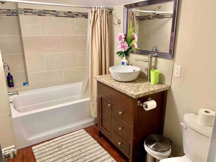 New & Cozy Getaway. 7 Mins From The Falls *
