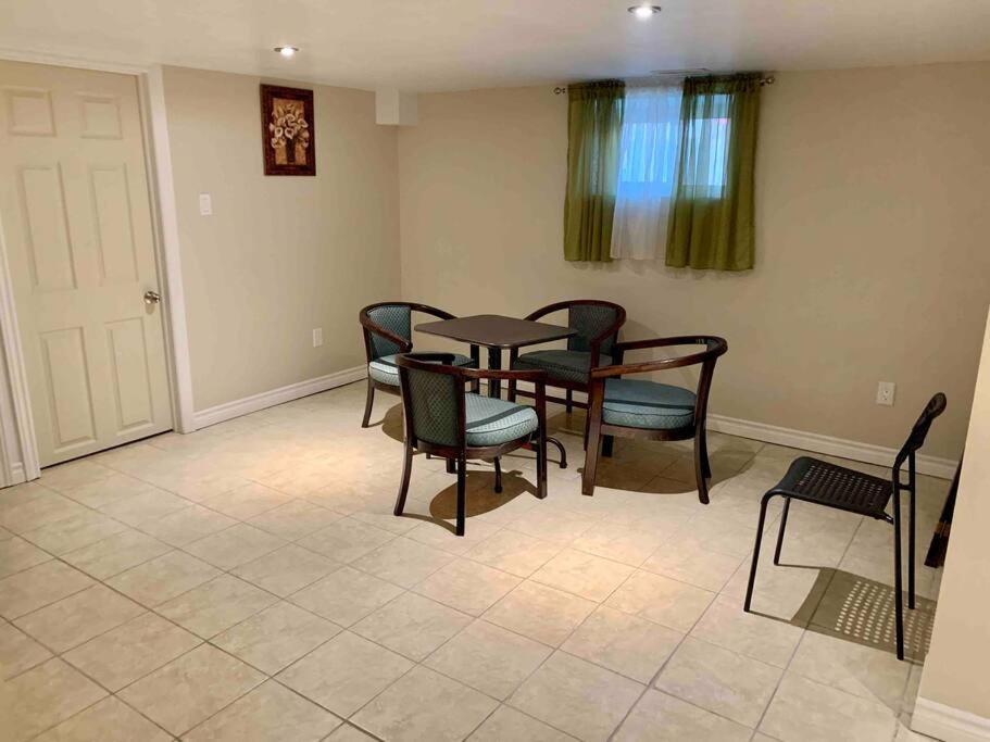 New & Cozy Getaway. 7 Mins From The Falls *
