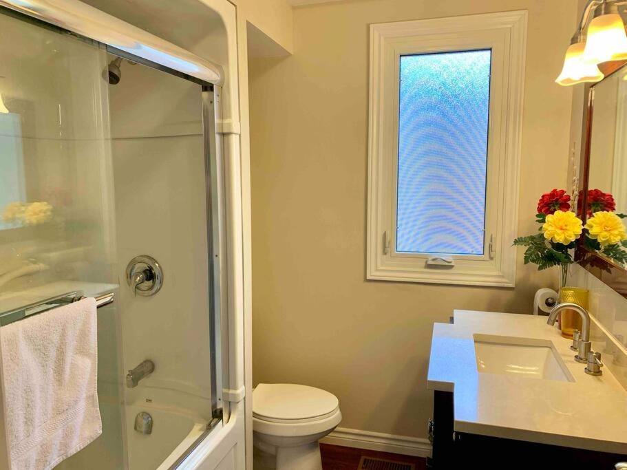 New & Cozy Getaway. 7 Mins From The Falls Holiday home *