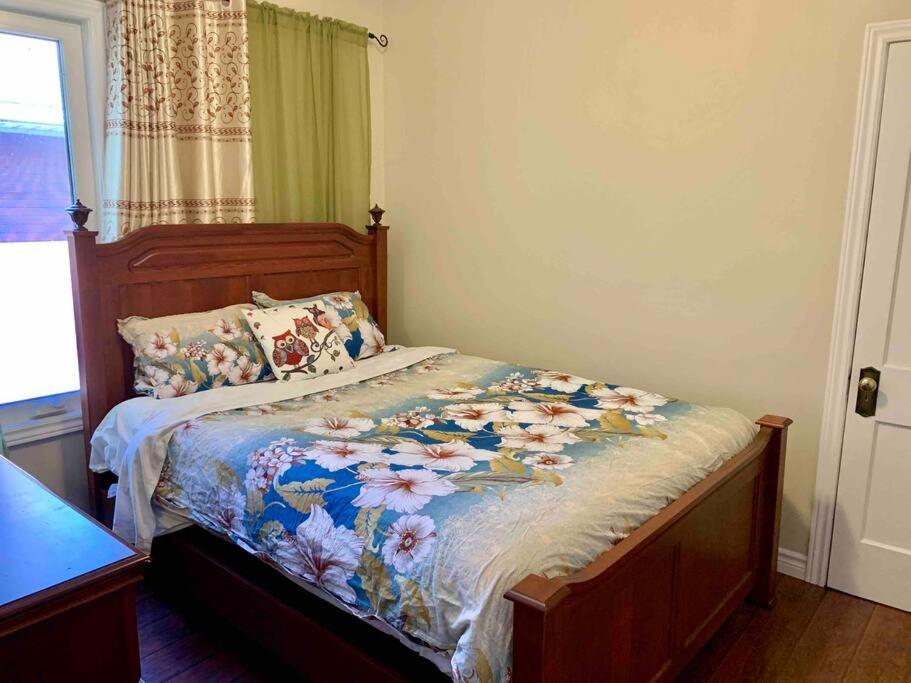 New & Cozy Getaway. 7 Mins From The Falls Holiday home Niagara Falls