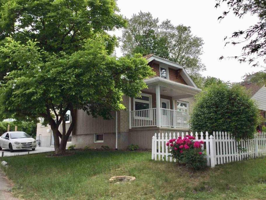 New & Cozy Getaway. 7 Mins From The Falls Holiday home