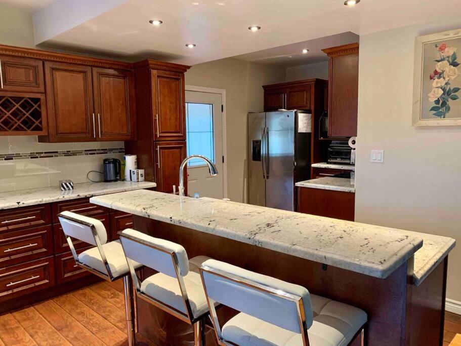 Holiday home New & Cozy Getaway. 7 Mins From The Falls *